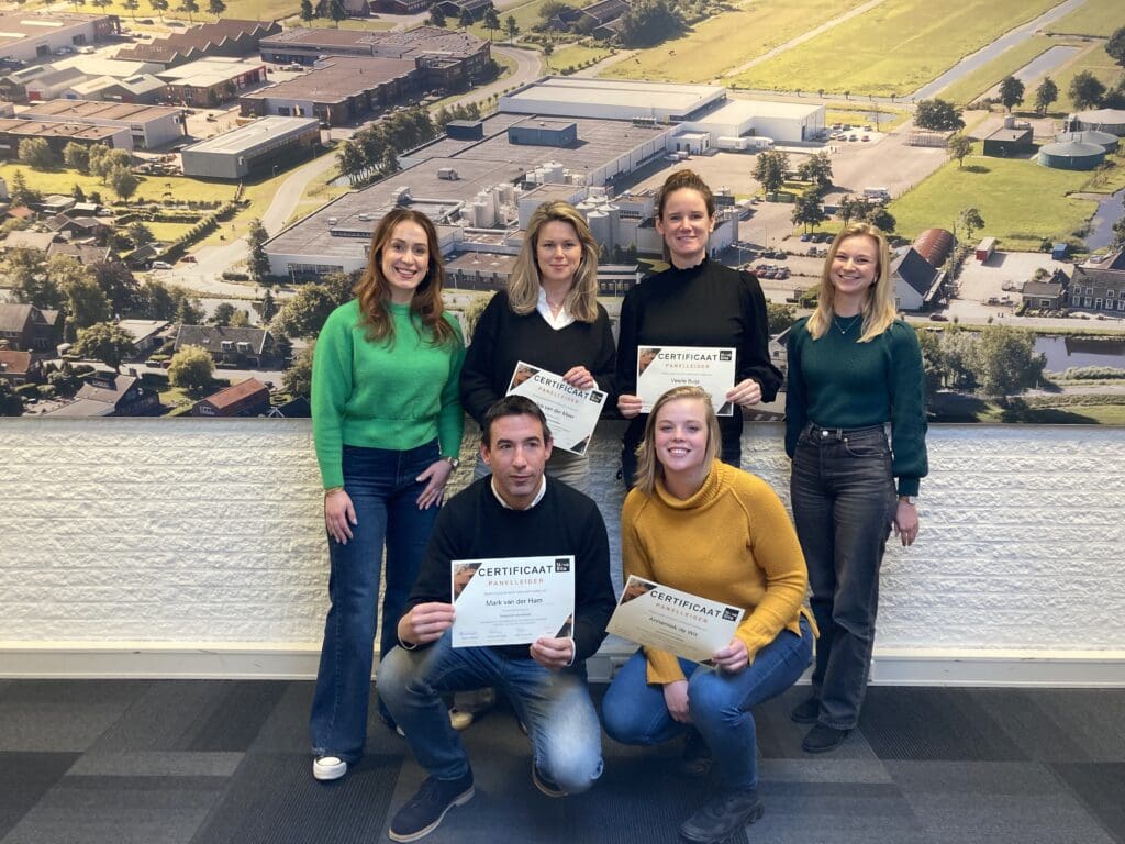 Vier medewerkers ronden training tot Panelleider af